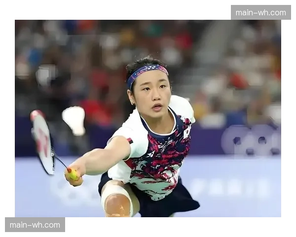 落寞身影:安洗莹赛后独自留在球场,加练网前技术 落寞身影:安洗莹赛后独自留在球场,加练网前技术